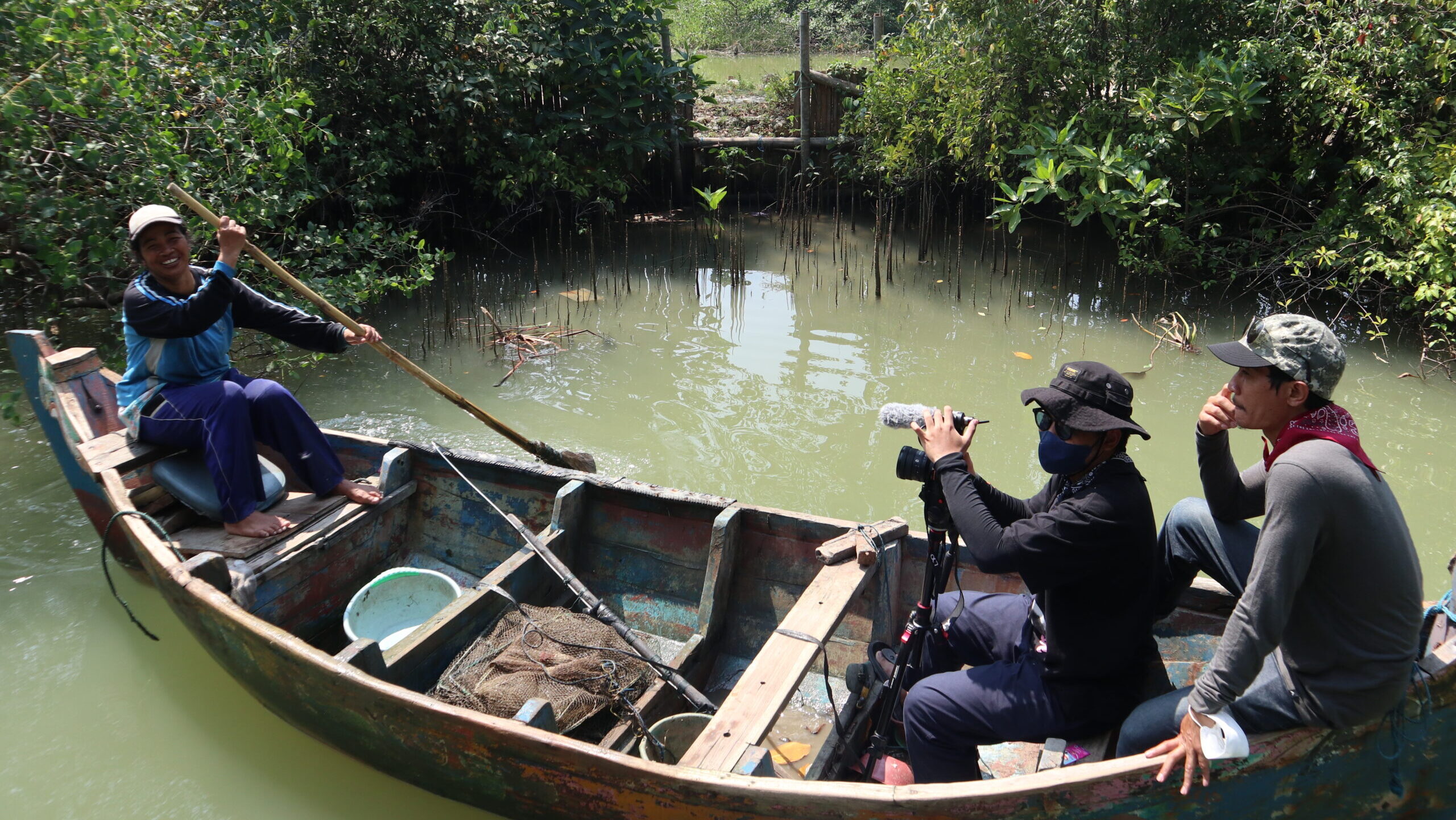 Proses shooting film dokumenter SWEAT DRIPPING IN THE RIPPLES OF THE RIVER_2